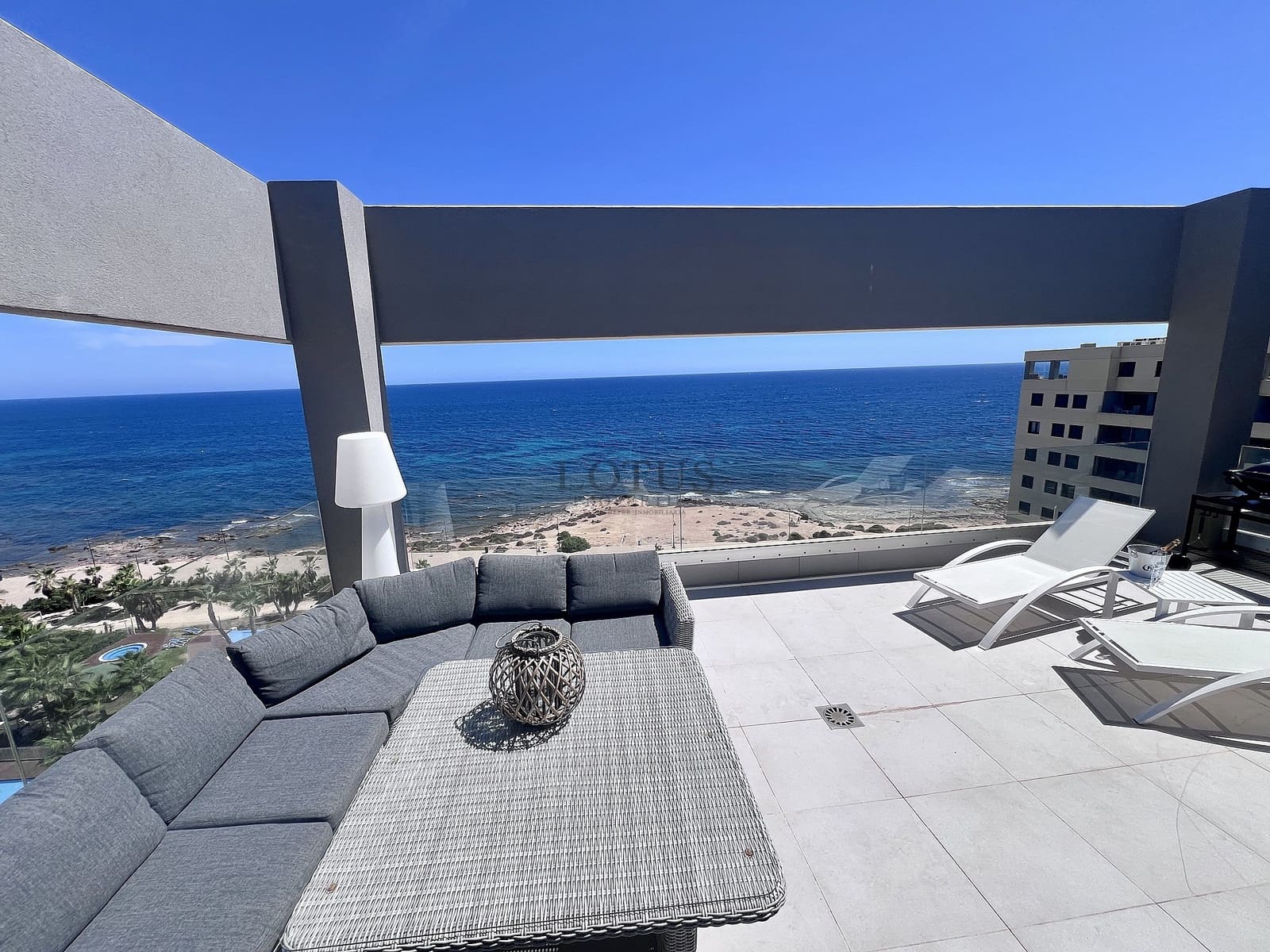 4 quarto Penthouse para venda em Torrevieja com piscina garagem - 1 150 000 € (Ref: 9917587)