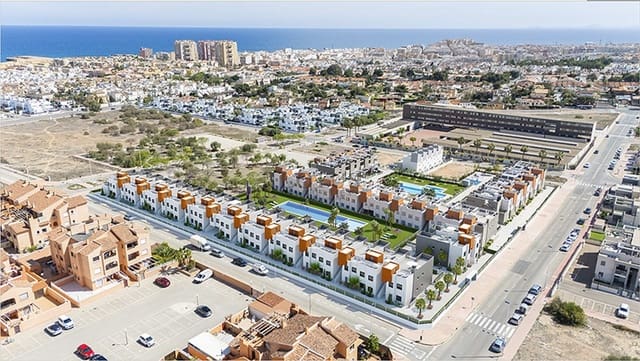 Bungalow de 2 habitaciones en Aguas Nuevas, Torrevieja en venta con piscina garaje - 270.900 € (Ref: 9935411)
