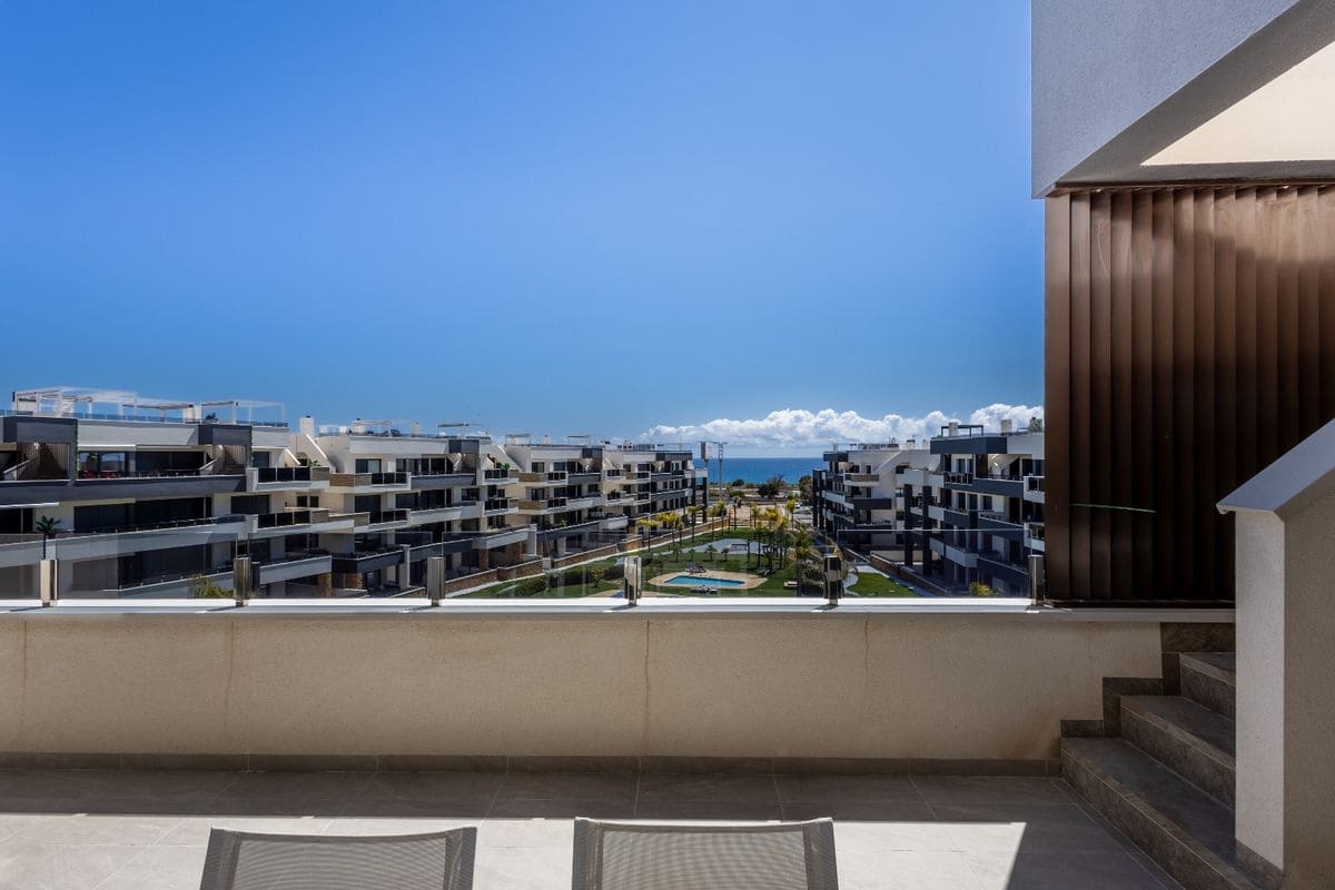 2 soverom Penthouse til salgs i Playa Flamenca med svømmebasseng - € 489 000 (Ref: 9955661)