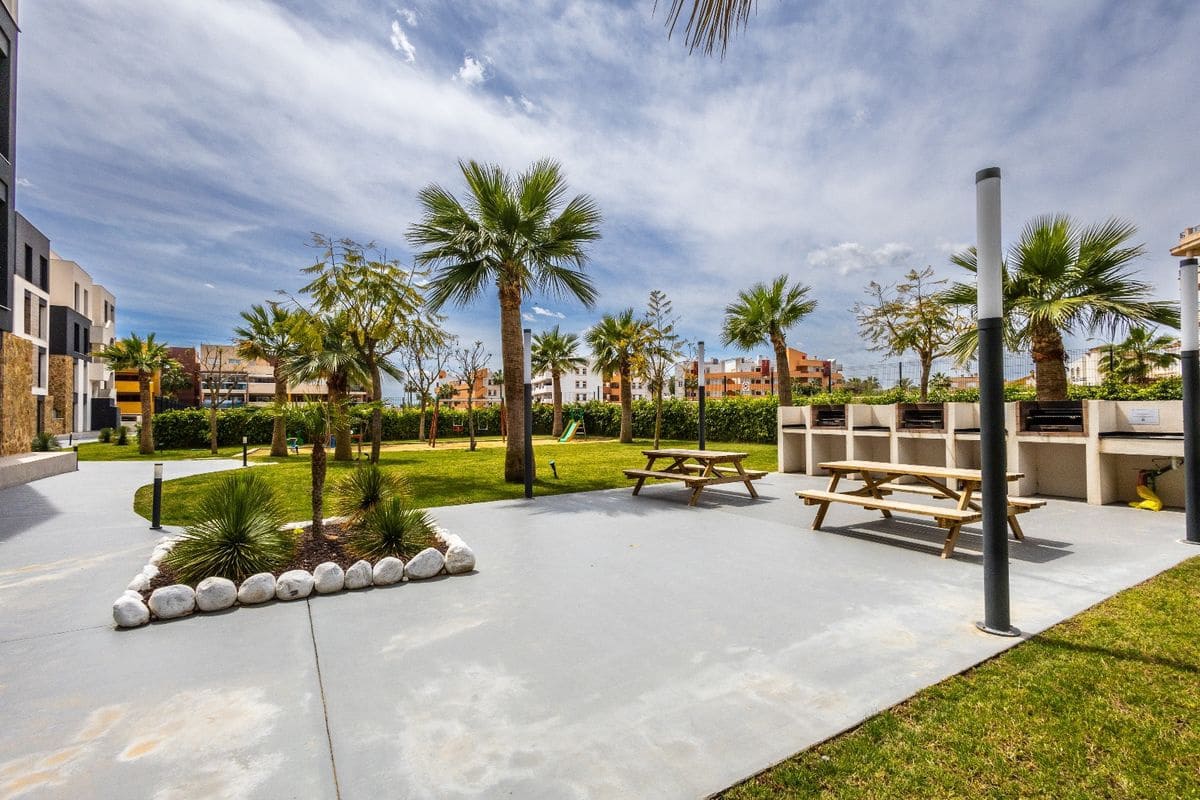 2 soverom Penthouse til salgs i Playa Flamenca med svømmebasseng - € 489 000 (Ref: 9955661)