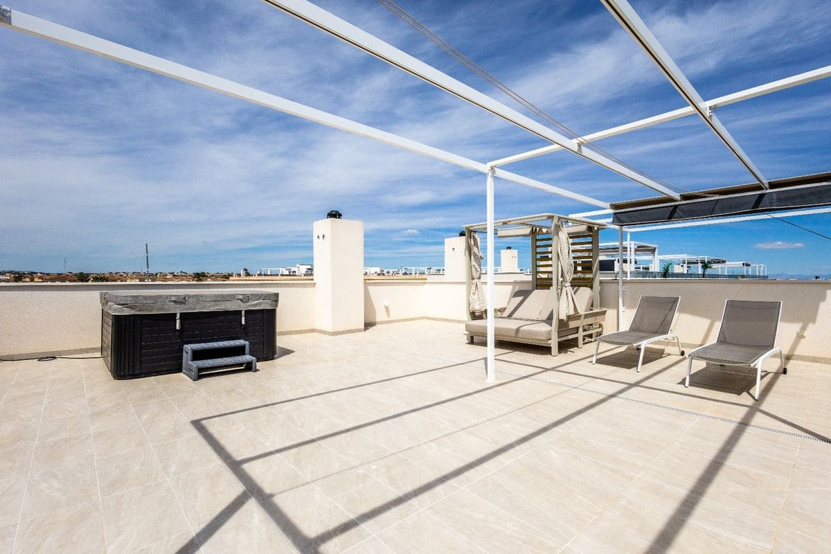 2 soverom Penthouse til salgs i Playa Flamenca med svømmebasseng - € 489 000 (Ref: 9955661)