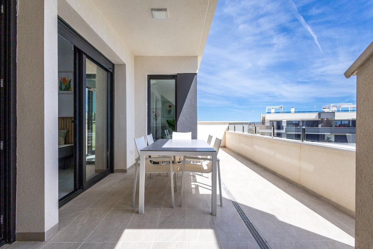 2 soverom Penthouse til salgs i Playa Flamenca med svømmebasseng - € 489 000 (Ref: 9955661)