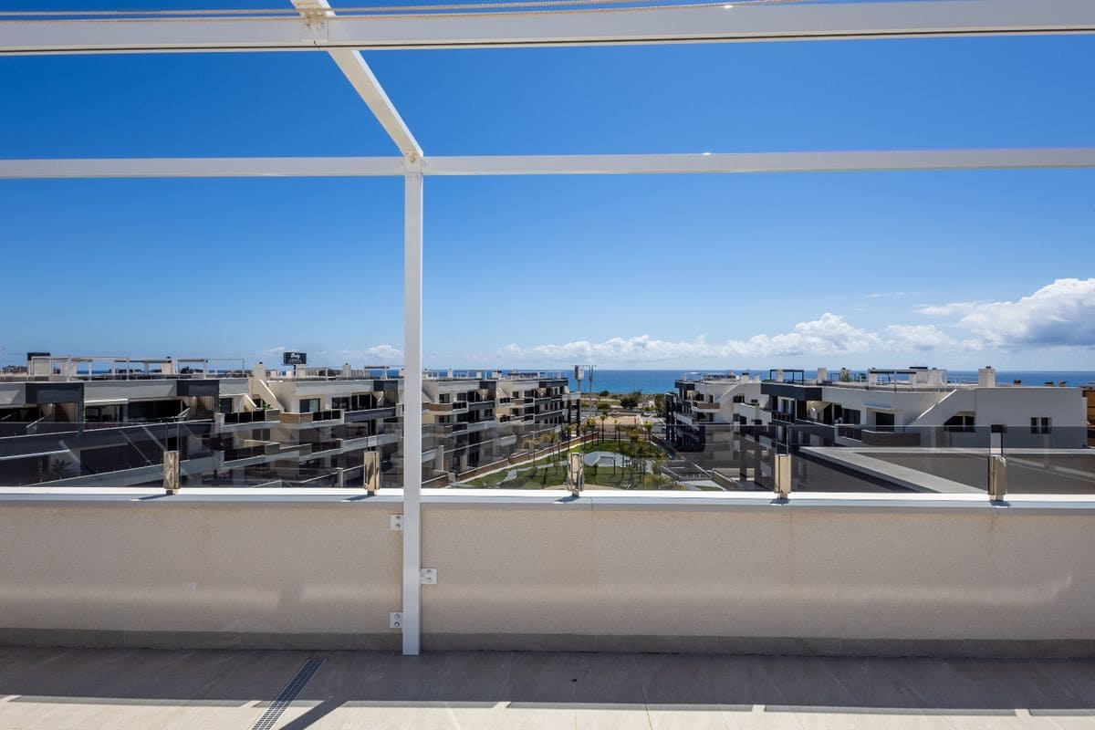 2 soverom Penthouse til salgs i Playa Flamenca med svømmebasseng - € 489 000 (Ref: 9955661)