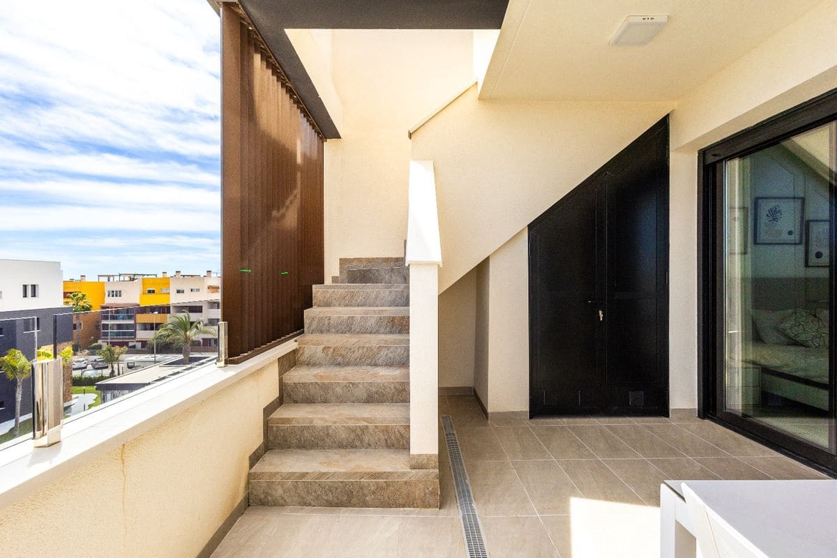 2 soverom Penthouse til salgs i Playa Flamenca med svømmebasseng - € 489 000 (Ref: 9955661)
