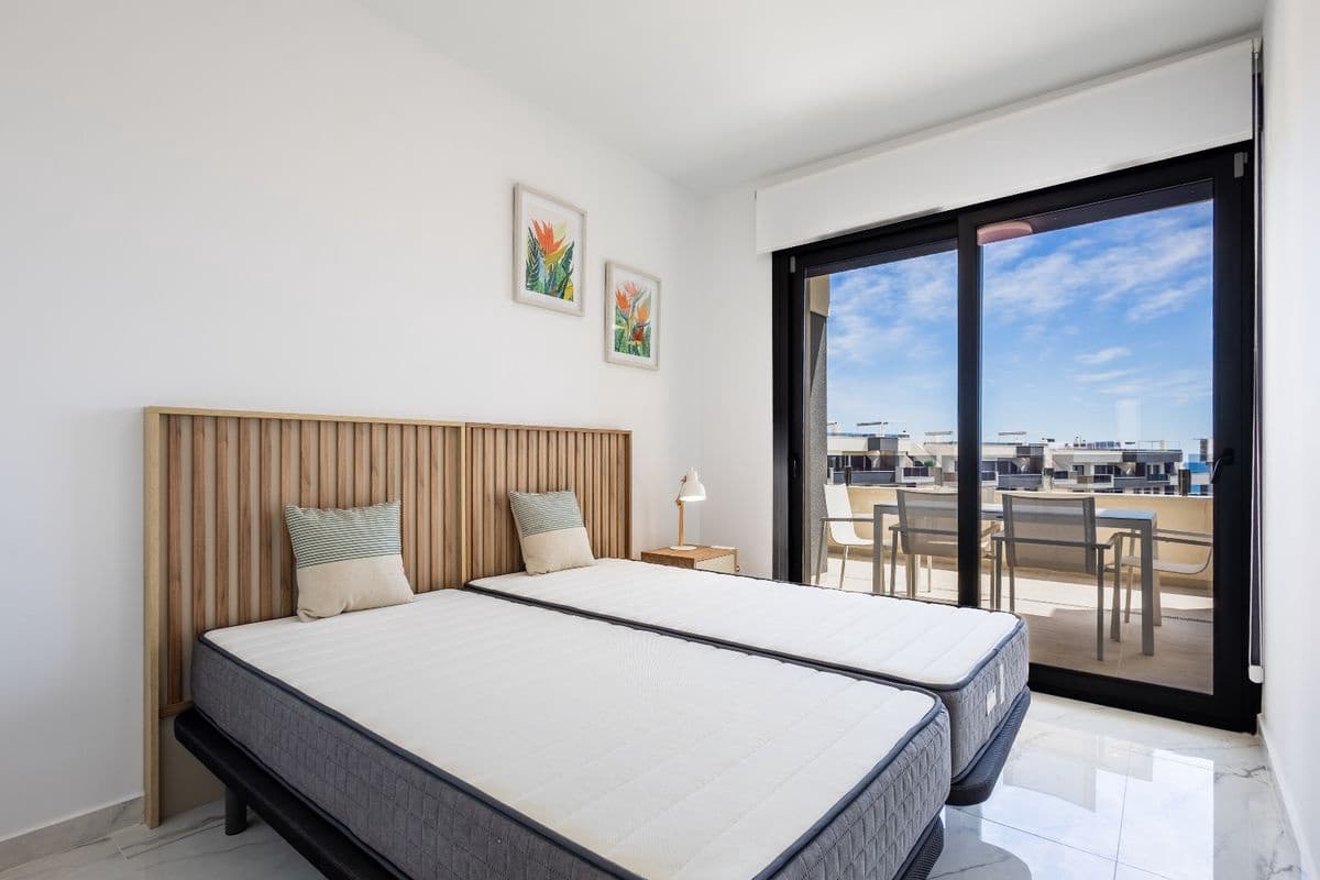 2 soverom Penthouse til salgs i Playa Flamenca med svømmebasseng - € 489 000 (Ref: 9955661)