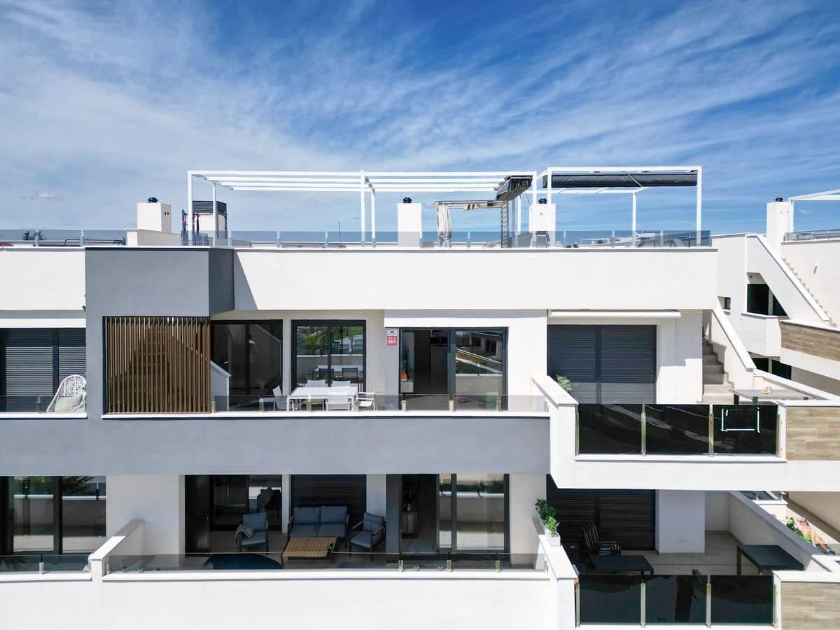 2 soverom Penthouse til salgs i Playa Flamenca med svømmebasseng - € 489 000 (Ref: 9955661)