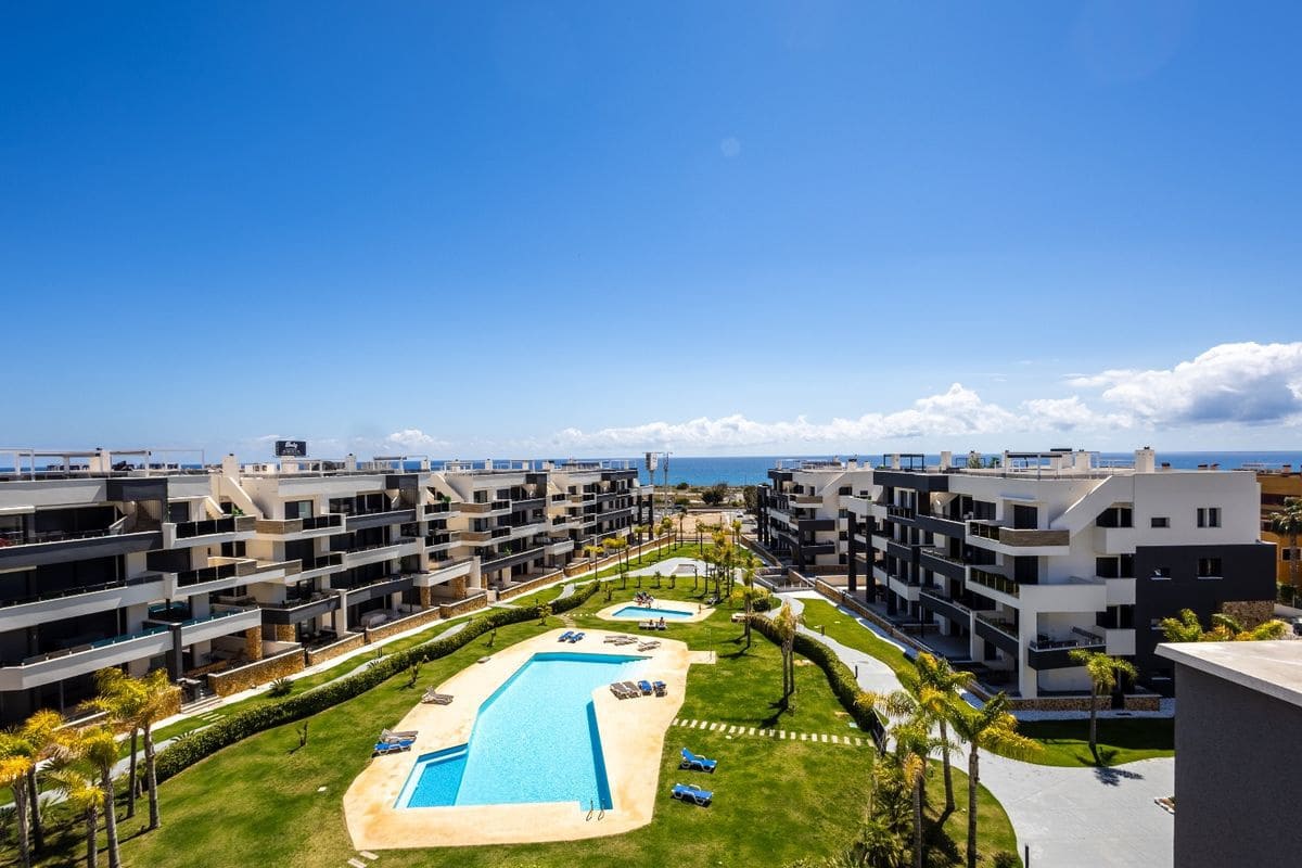 2 soverom Penthouse til salgs i Playa Flamenca med svømmebasseng - € 489 000 (Ref: 9955661)