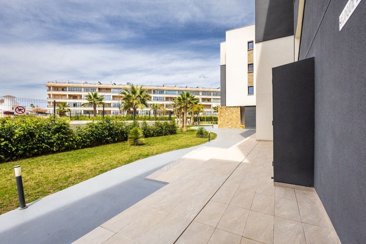 2 soverom Penthouse til salgs i Playa Flamenca med svømmebasseng - € 489 000 (Ref: 9955661)