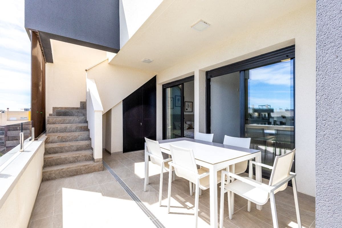 2 soverom Penthouse til salgs i Playa Flamenca med svømmebasseng - € 489 000 (Ref: 9955661)