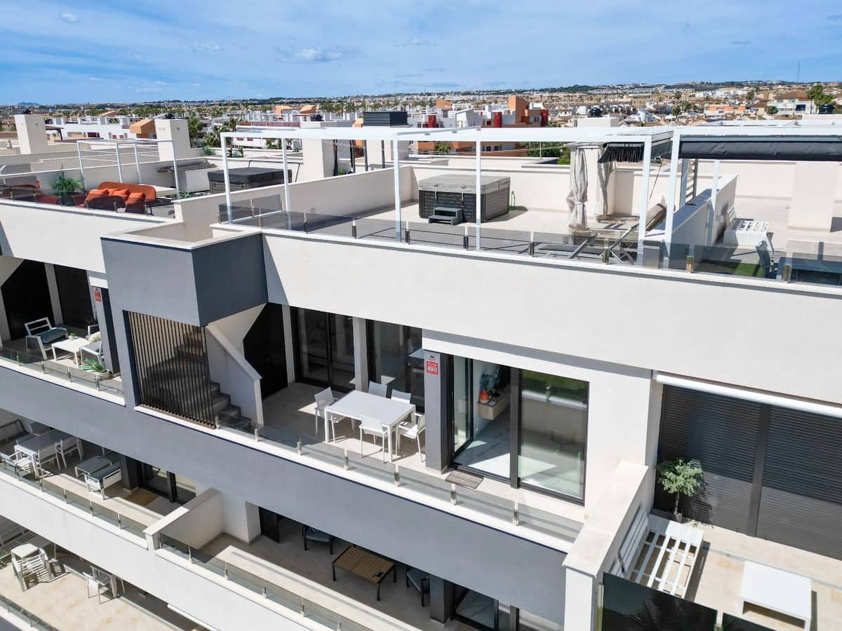 2 soverom Penthouse til salgs i Playa Flamenca med svømmebasseng - € 489 000 (Ref: 9955661)