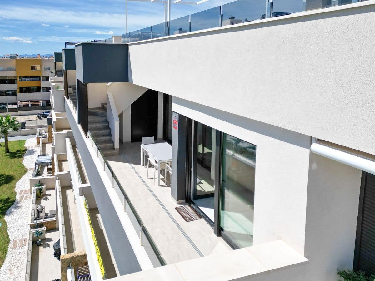 2 soverom Penthouse til salgs i Playa Flamenca med svømmebasseng - € 489 000 (Ref: 9955661)