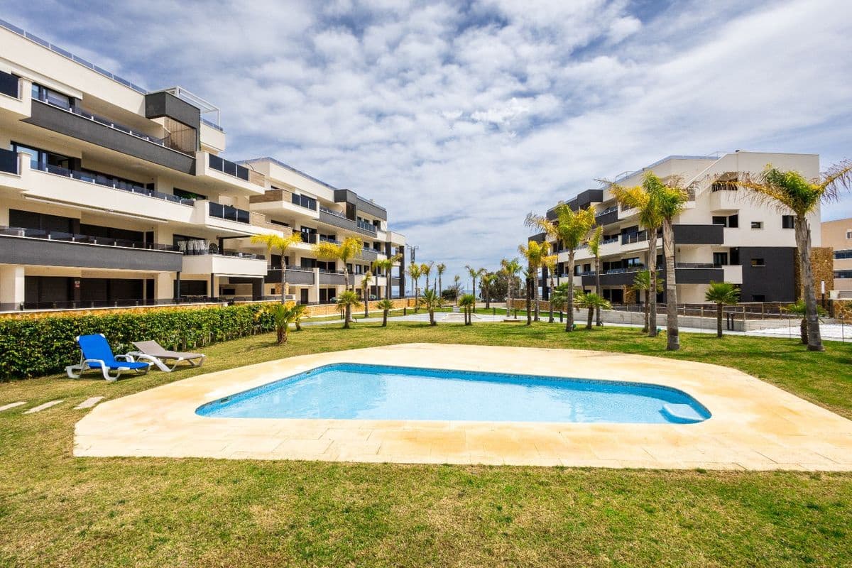 2 soverom Penthouse til salgs i Playa Flamenca med svømmebasseng - € 489 000 (Ref: 9955661)