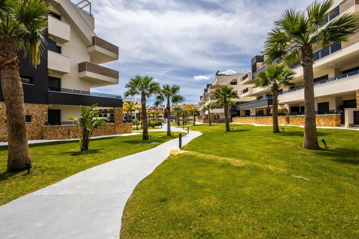 2 soverom Penthouse til salgs i Playa Flamenca med svømmebasseng - € 489 000 (Ref: 9955661)