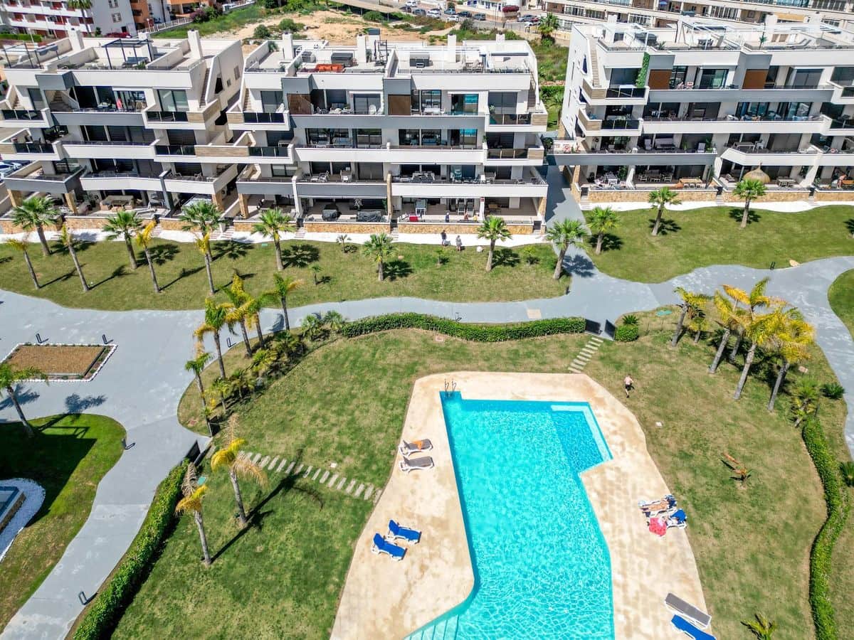 2 soverom Penthouse til salgs i Playa Flamenca med svømmebasseng - € 489 000 (Ref: 9955661)