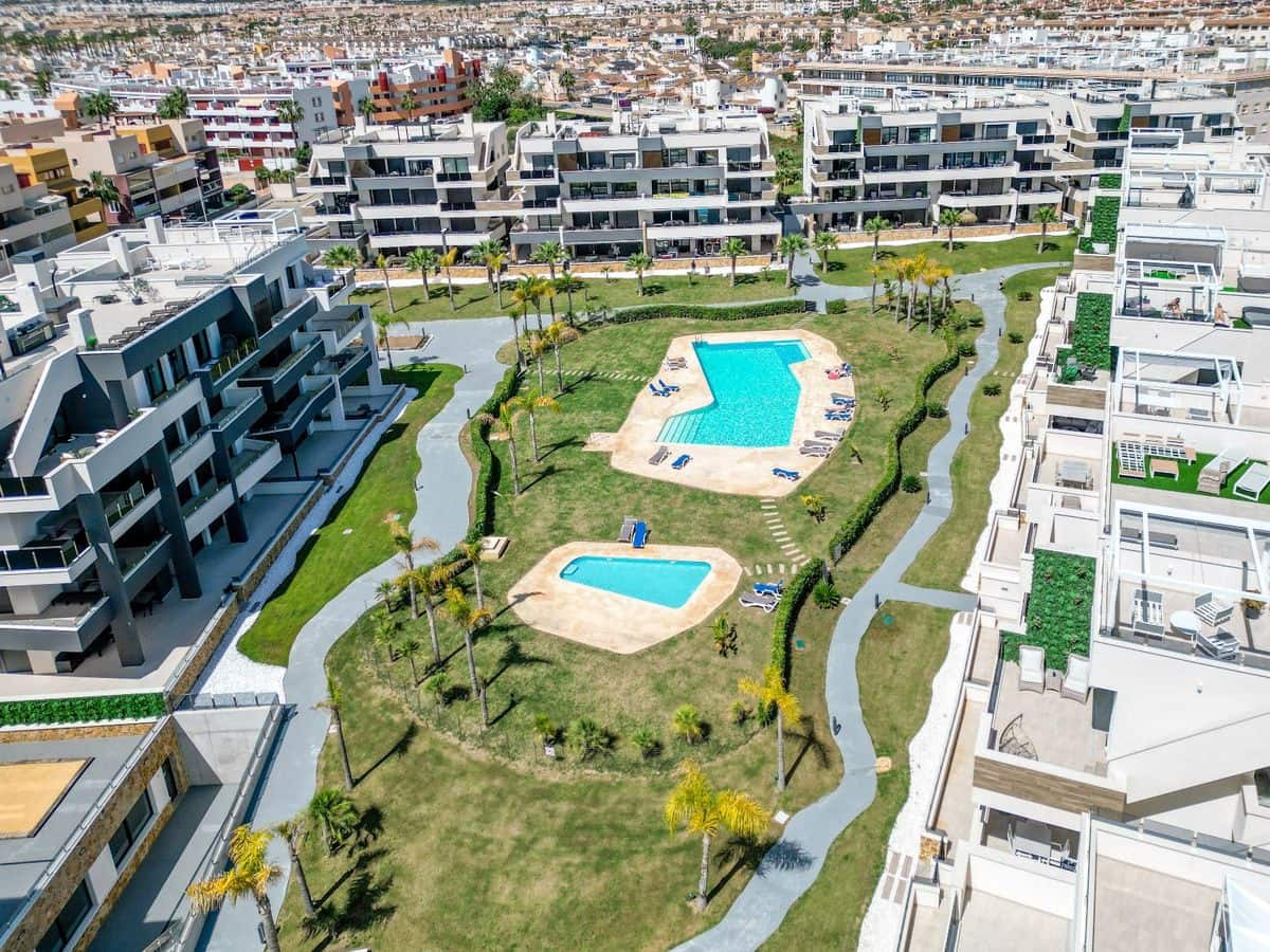 2 soverom Penthouse til salgs i Playa Flamenca med svømmebasseng - € 489 000 (Ref: 9955661)