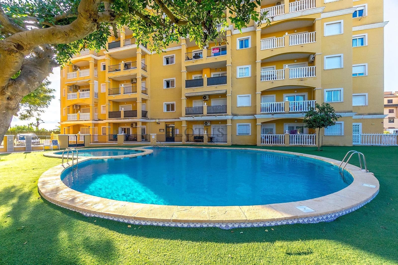2 sypialnia Penthouse na sprzedaż w Torrevieja z basenem - 199 000 € (Ref: 9981484)