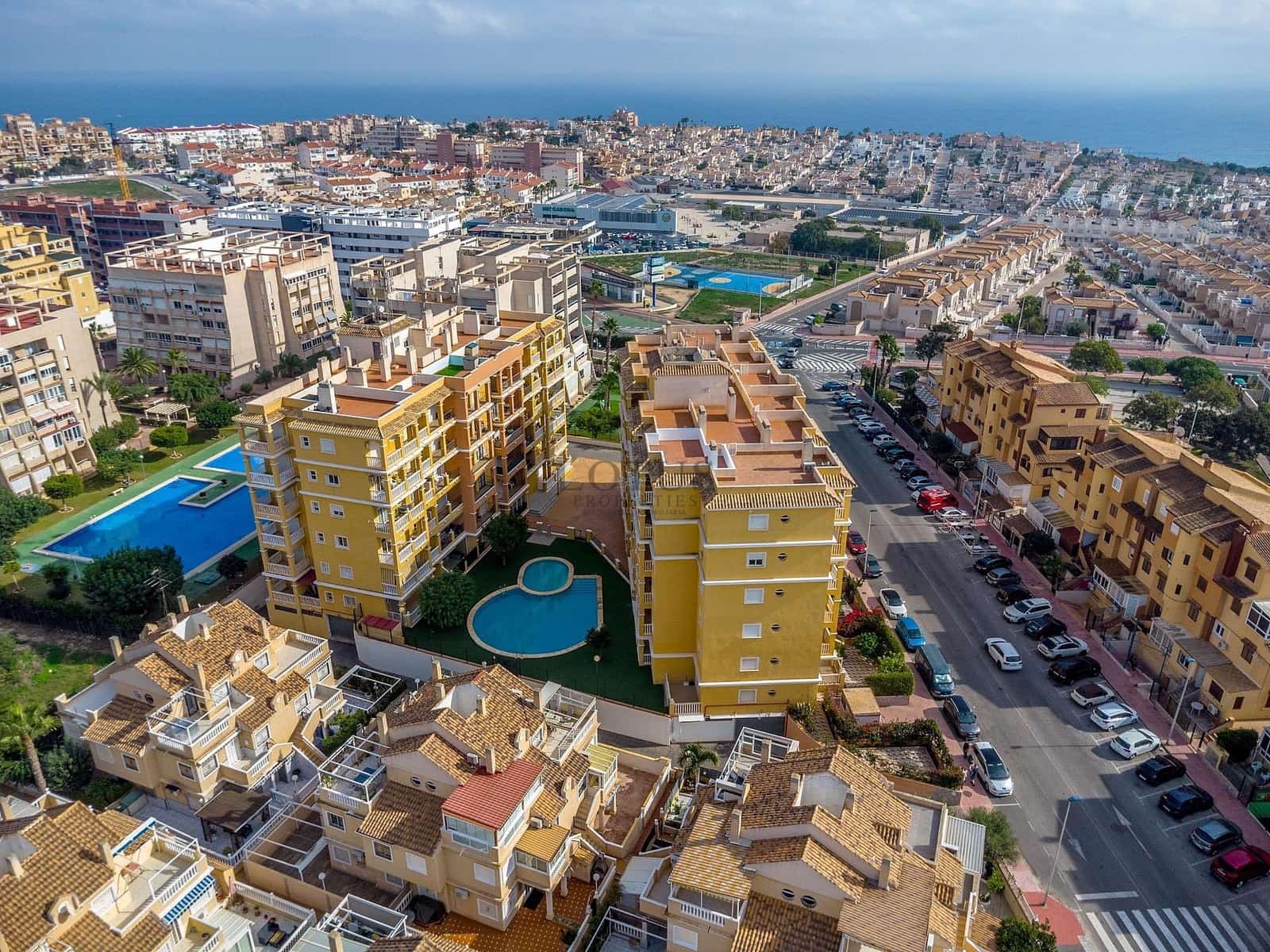 2 sypialnia Penthouse na sprzedaż w Torrevieja z basenem - 199 000 € (Ref: 9981484)