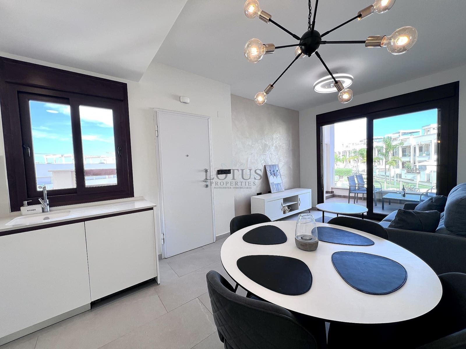 3 makuuhuone Bungalow myytävänä paikassa Torrevieja mukana uima-altaan 
autotalli - 315 000 € (Ref: 9994562)