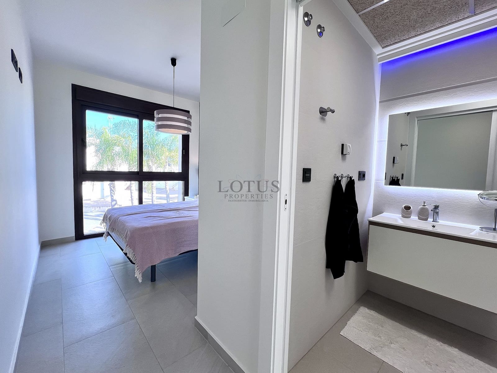 3 makuuhuone Bungalow myytävänä paikassa Torrevieja mukana uima-altaan 
autotalli - 315 000 € (Ref: 9994562)