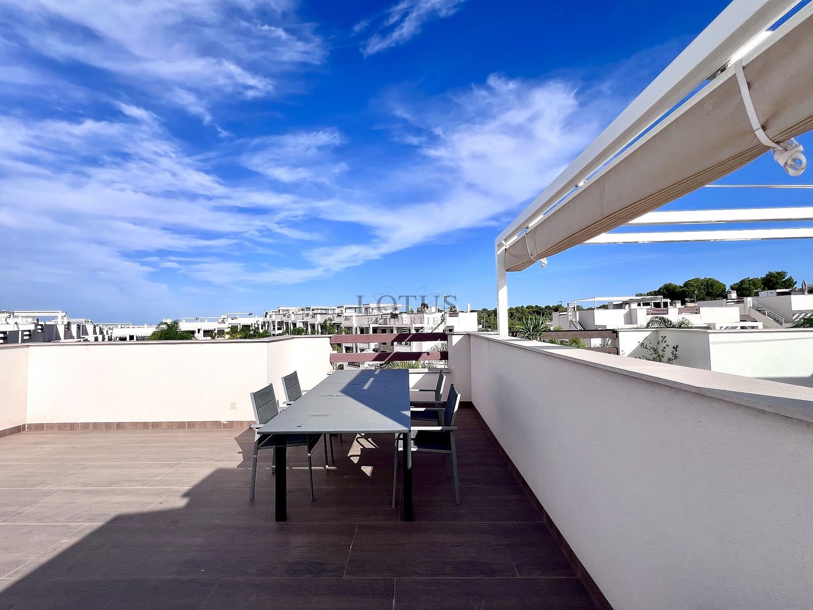 3 makuuhuone Bungalow myytävänä paikassa Torrevieja mukana uima-altaan 
autotalli - 315 000 € (Ref: 9994562)