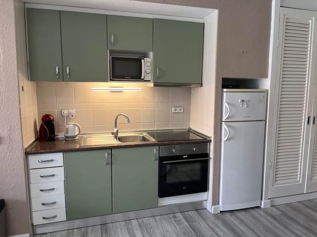 Yksiö myytävänä paikassa Puerto de Alcudia, Alcúdia mukana uima-altaan - 185 000 € (Ref: 9753388)