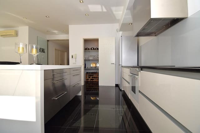 5 makuuhuone Huvila myytävänä paikassa Muro mukana uima-altaan 
autotalli - 1 050 000 € (Ref: 9755902)