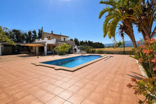 3 bedroom Finca/Country House for rent in Muro with pool garage - € 2,000 (Ref: 9862041)