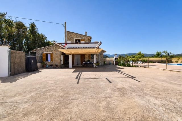 3 bedroom Finca/Country House for rent in Muro with pool garage - € 2,000 (Ref: 9862041)