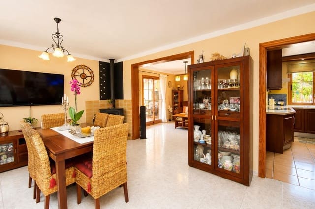 Finca/Casa Rural de 5 habitaciones en Sencelles en venta con piscina - 970.000 € (Ref: 9896228)