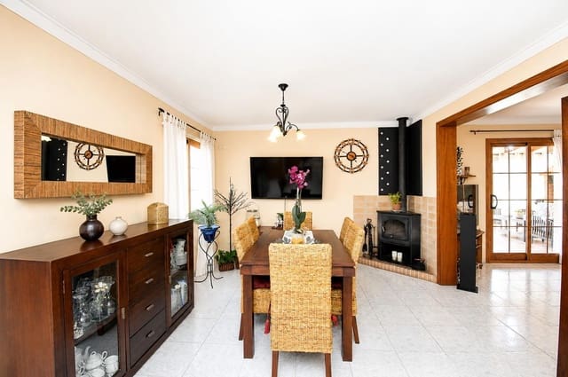 Finca/Casa Rural de 5 habitaciones en Sencelles en venta con piscina - 970.000 € (Ref: 9896228)
