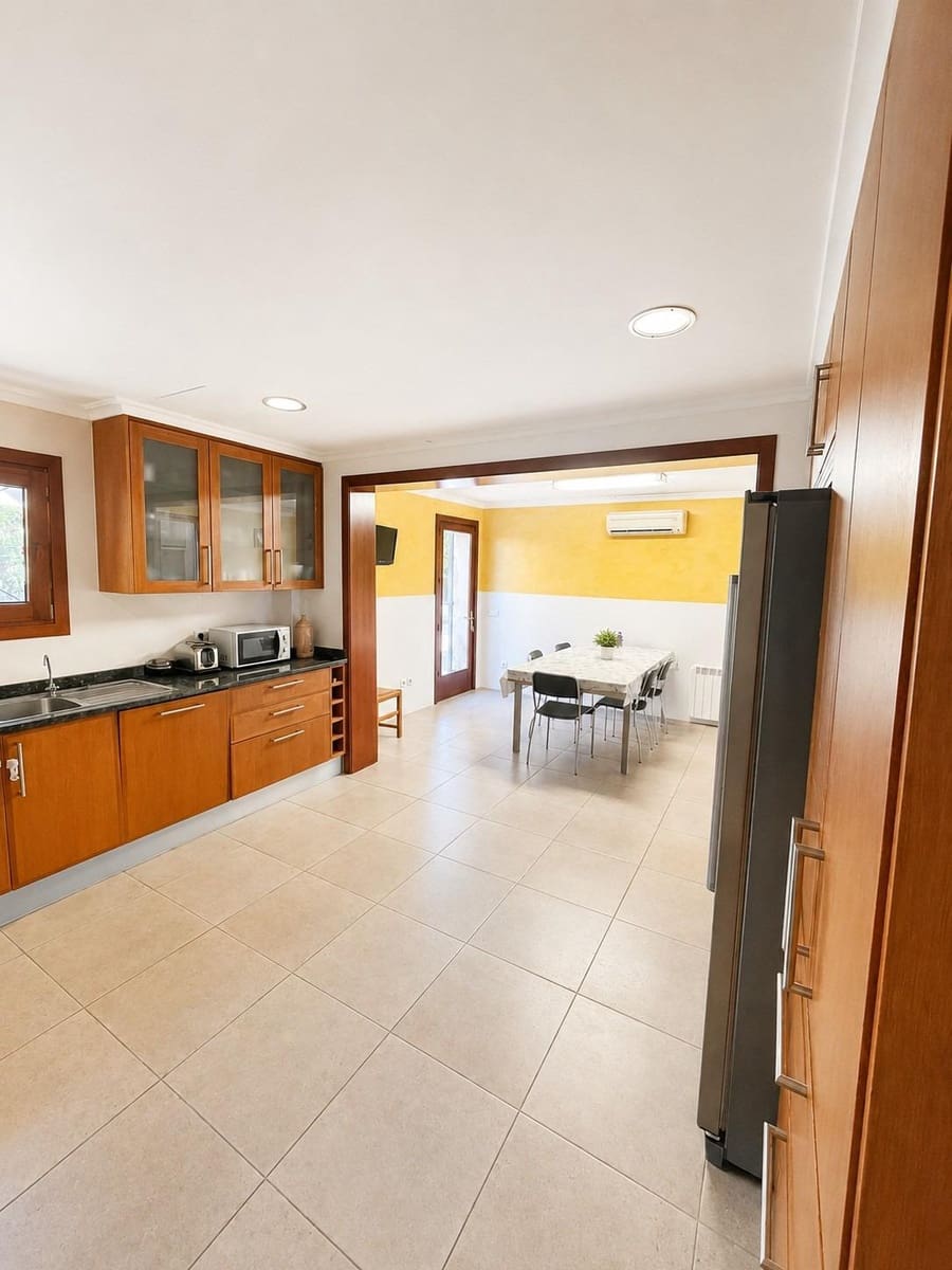 2 bedroom Beach Apartment for rent in Alcudia - € 1,800 (Ref: 9916046)