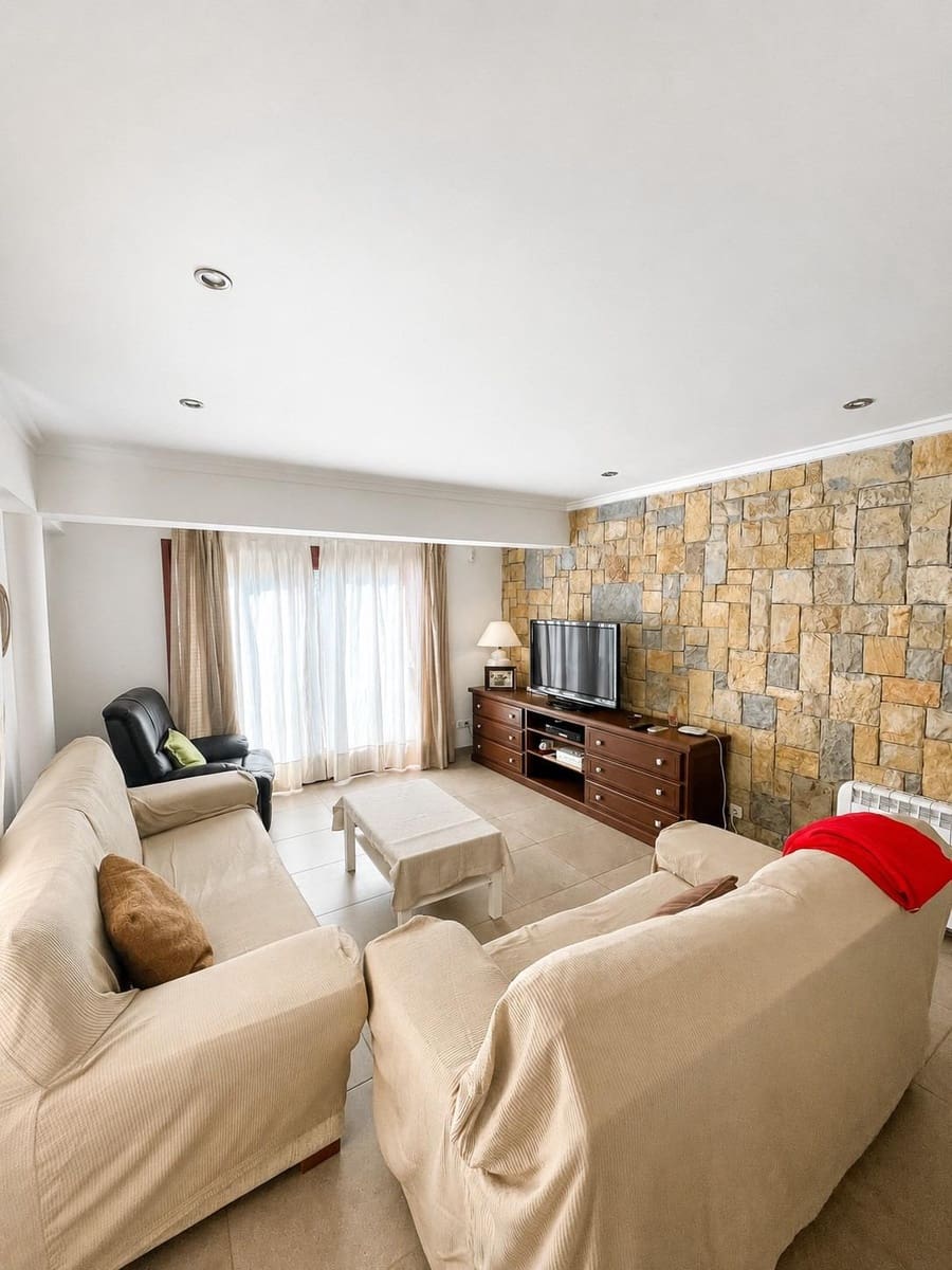 2 bedroom Beach Apartment for rent in Alcudia - € 1,800 (Ref: 9916046)