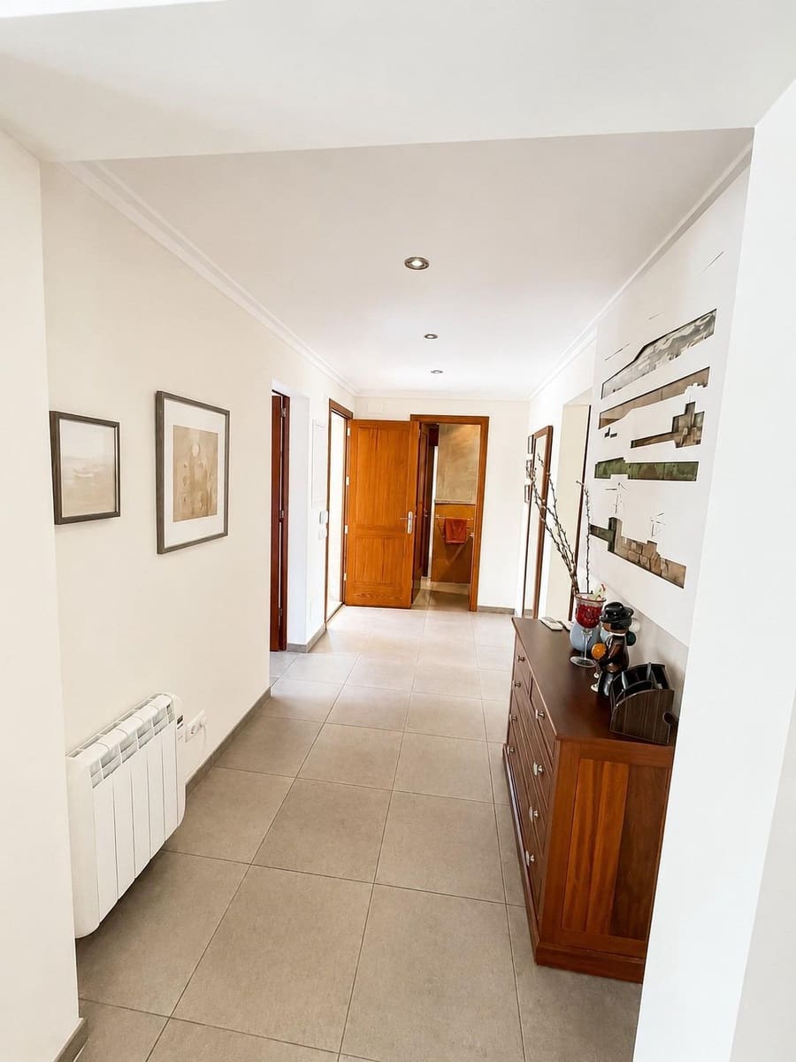 2 bedroom Beach Apartment for rent in Alcudia - € 1,800 (Ref: 9916046)