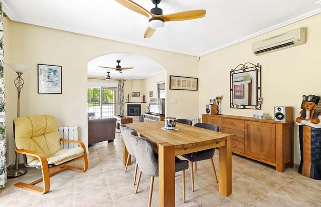 4 camera da letto Villa in vendita in Pinar de Campoverde, Pilar de la Horadada con piscina garage - 695.000 € (Rif: 10024449)