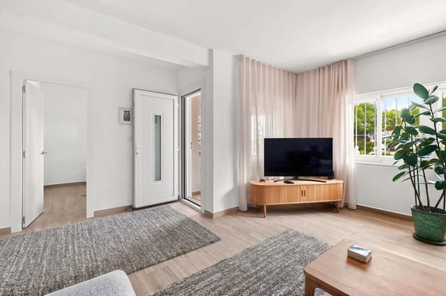 Chalet de 3 habitaciones en Pinar de Campoverde, Pilar de la Horadada en venta con piscina garaje - 470.000 € (Ref: 10073021)
