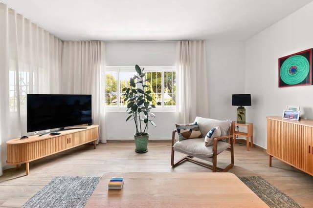 Chalet de 3 habitaciones en Pinar de Campoverde, Pilar de la Horadada en venta con piscina garaje - 470.000 € (Ref: 10073021)