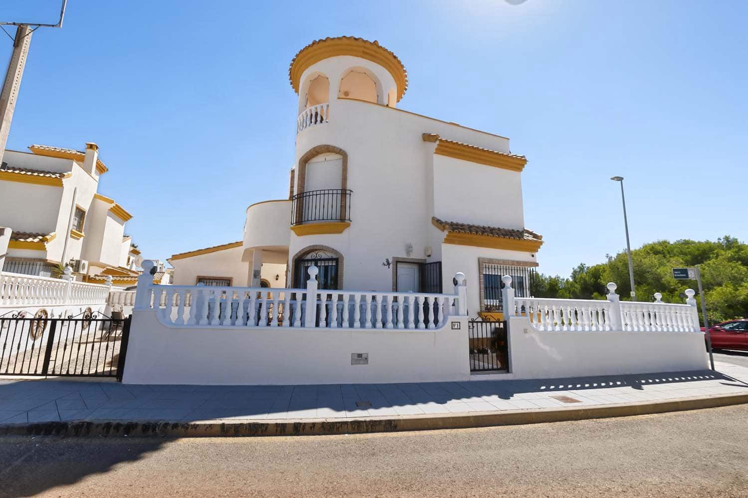 3 soverom Villa til salgs i Pinar de Campoverde med svømmebasseng garasje - € 275 000 (Ref: 10088718)