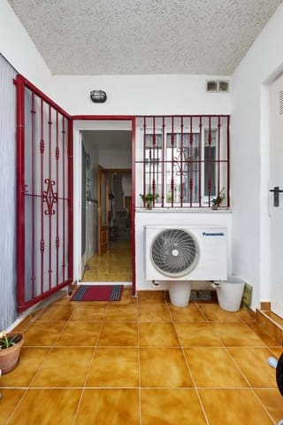 3 sypialnia Dom na sprzedaż w Playa Flamenca, Orihuela z basenem garażem - 197 950 € (Ref: 10124793)