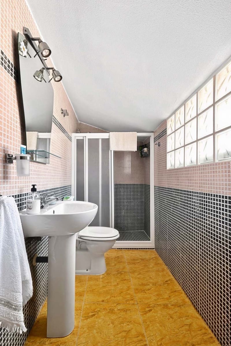 3 sypialnia Dom na sprzedaż w Playa Flamenca z basenem garażem - 197 950 € (Ref: 10124793)
