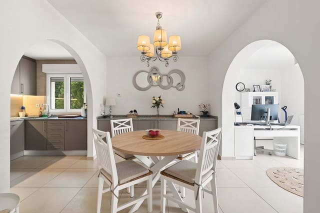 4 slaapkamer Villa te koop in Pinar de Campoverde, Pilar de la Horadada met zwembad garage - € 470.000 (Ref: 10130635)
