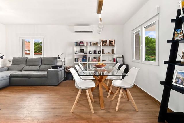 Chalet de 4 habitaciones en Pinar de Campoverde, Pilar de la Horadada en venta con piscina garaje - 495.000 € (Ref: 10130636)