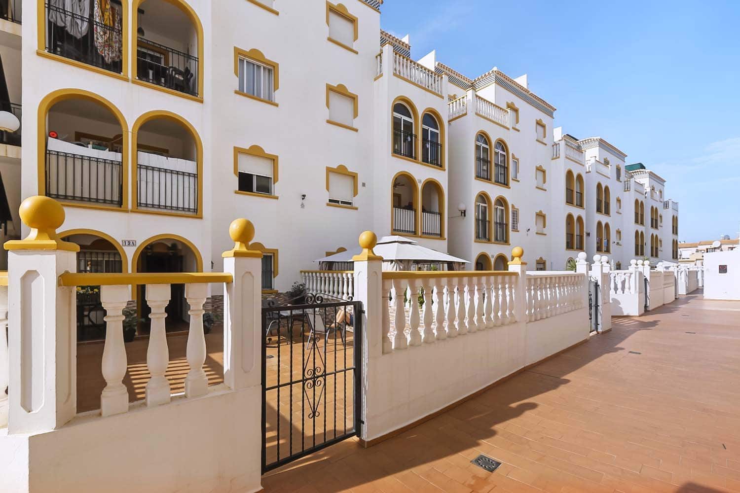 2 makuuhuone Huoneisto myytävänä paikassa La Zenia mukana uima-altaan - 169 950 € (Ref: 10140183)