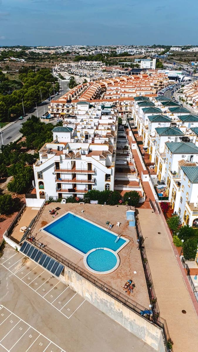2 makuuhuone Huoneisto myytävänä paikassa La Zenia mukana uima-altaan - 169 950 € (Ref: 10140183)