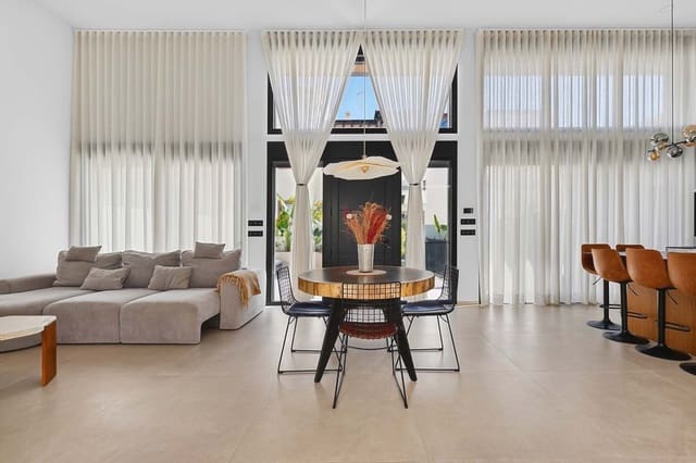 3 sypialnia Willa na sprzedaż w Pilar de la Horadada ciudad, Pilar de la Horadada z basenem garażem - 869 000 € (Ref: 10172116)