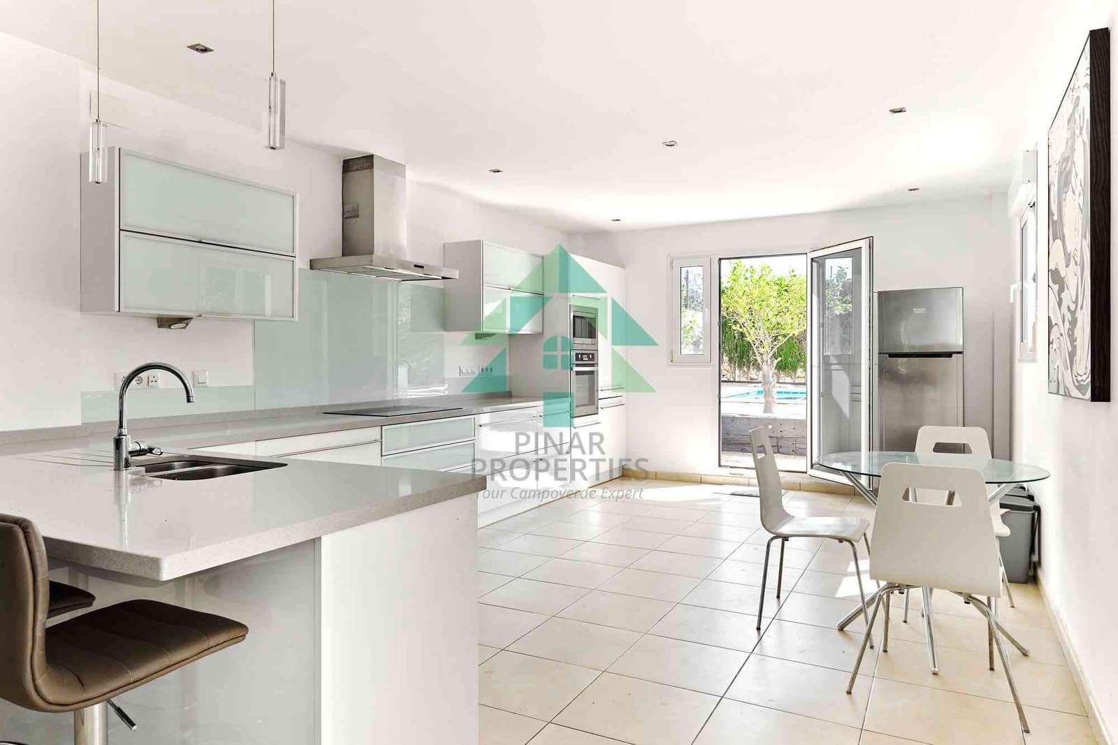 6 soveværelse Villa til salg i Alicante by med swimmingpool - € 750.000 (Ref: 7655196)