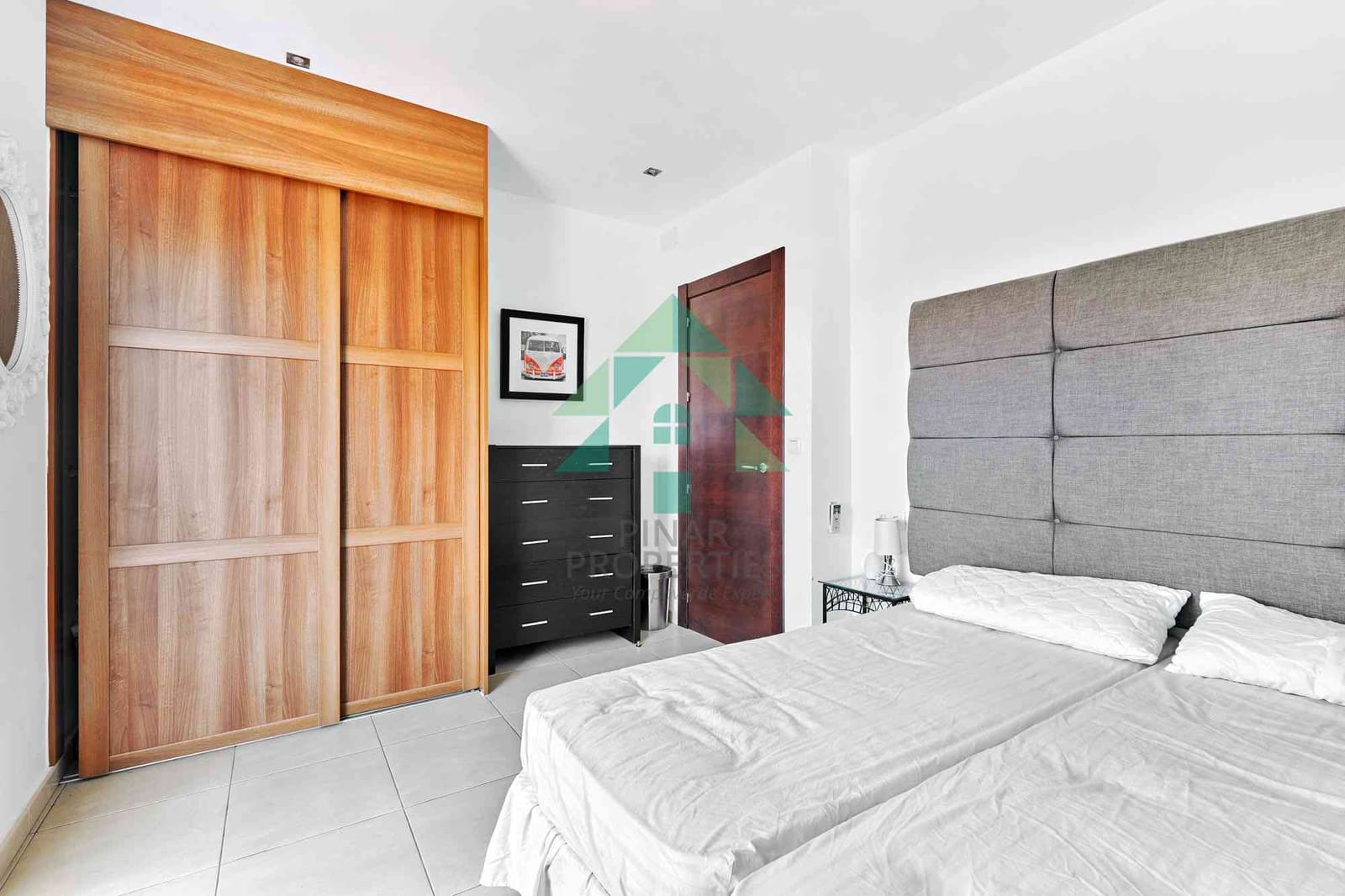 6 soveværelse Villa til salg i Alicante by med swimmingpool - € 750.000 (Ref: 7655196)