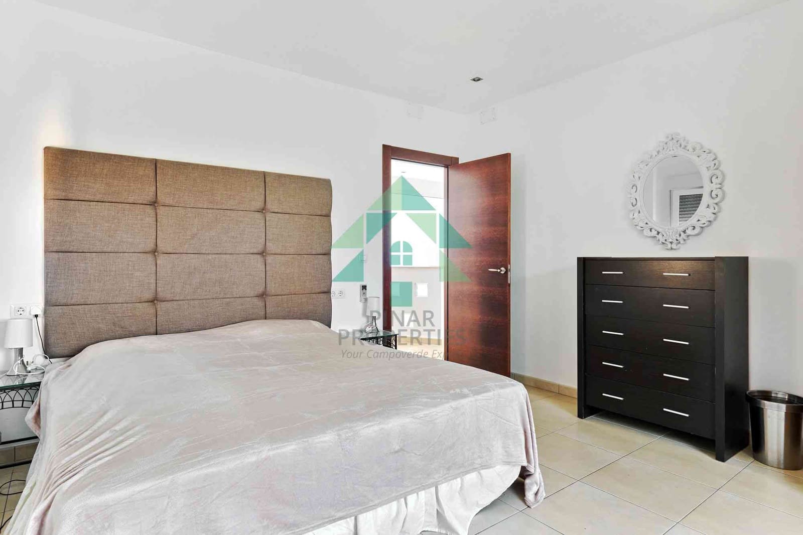 6 soveværelse Villa til salg i Alicante by med swimmingpool - € 750.000 (Ref: 7655196)