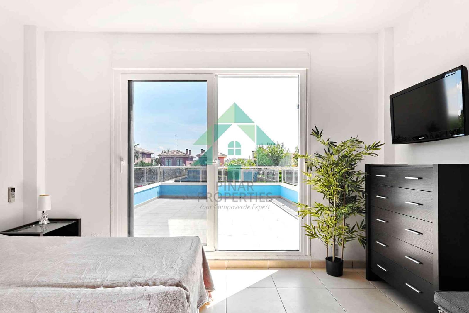 6 soveværelse Villa til salg i Alicante by med swimmingpool - € 750.000 (Ref: 7655196)