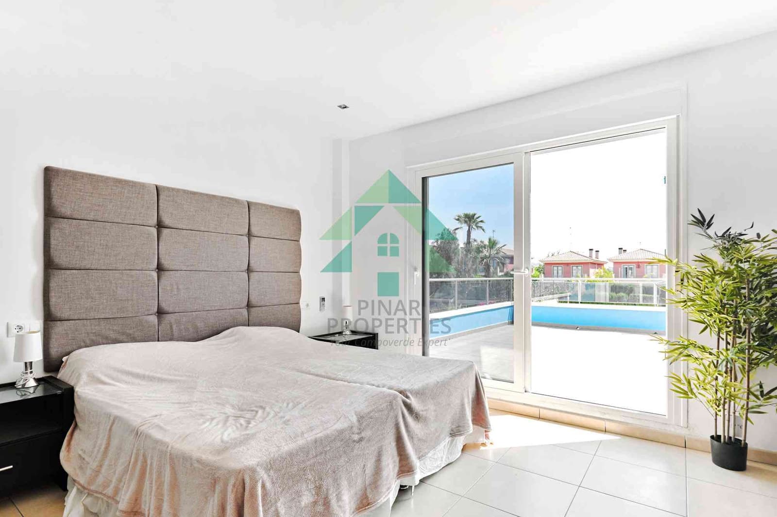 6 soveværelse Villa til salg i Alicante by med swimmingpool - € 750.000 (Ref: 7655196)