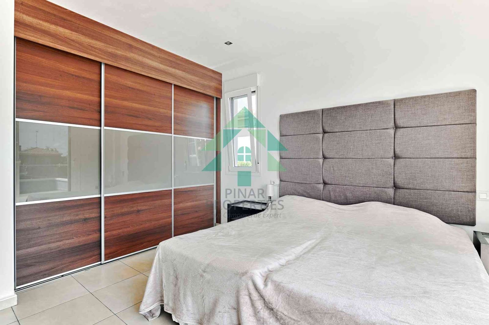 6 soveværelse Villa til salg i Alicante by med swimmingpool - € 750.000 (Ref: 7655196)